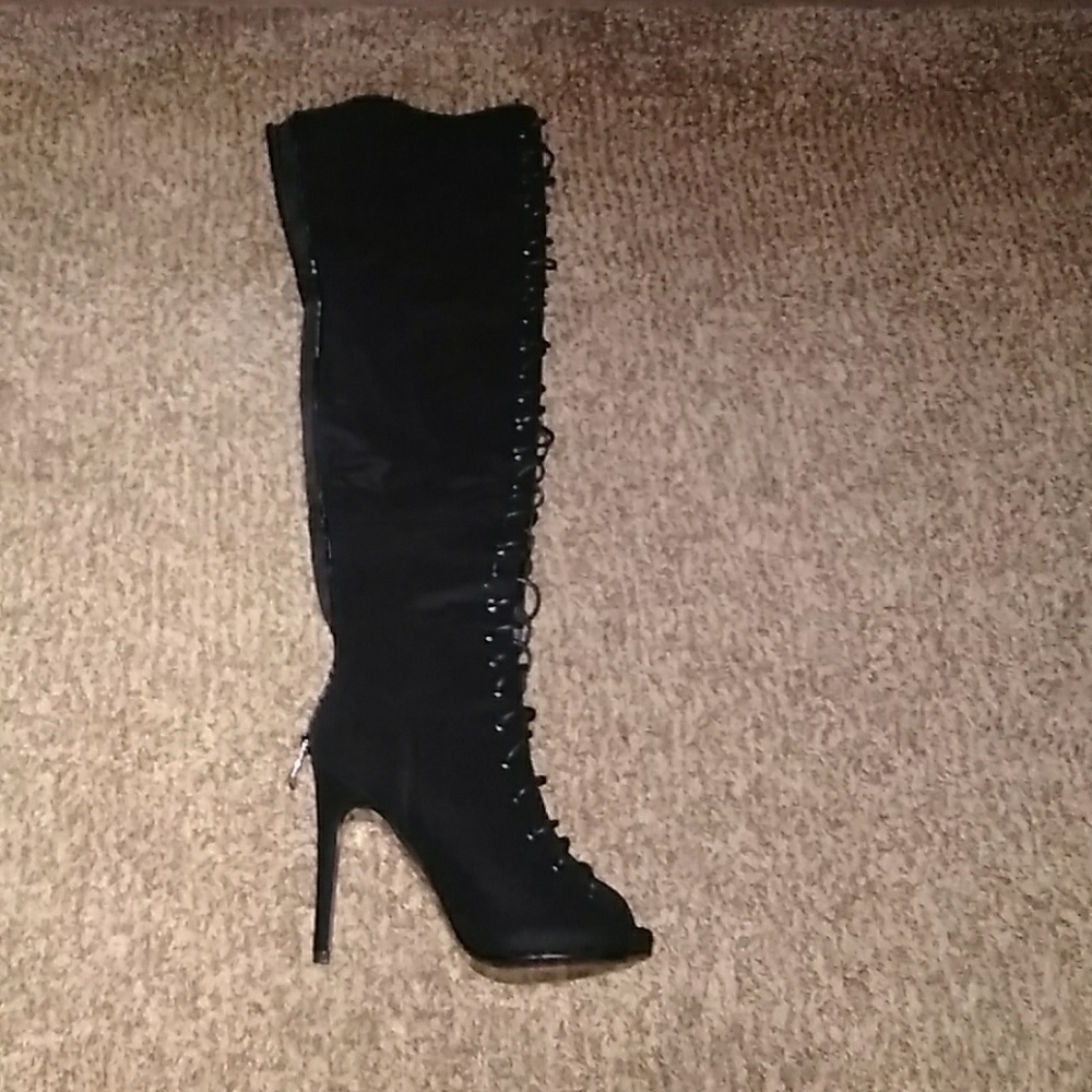 Shoes - Picture 2 of 3